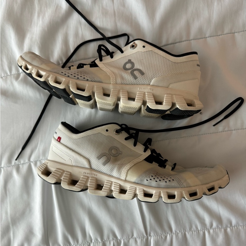 ON Cloud Running Cloud x Training Shoes